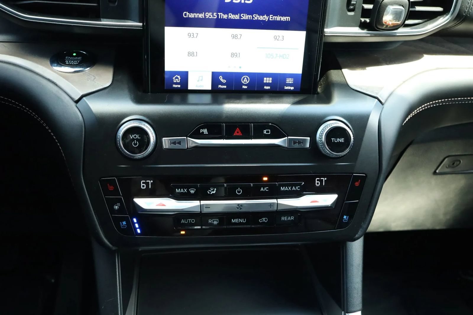 Used 2020 Ford Explorer Platinum w/ Premium Technology Package AWD/4WD image 31