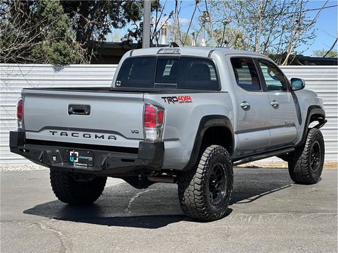 Used 2020 Toyota Tacoma TRD Off-Road w/ Technology Package image 10