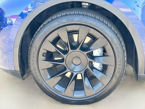 Used 2023 Tesla Model Y Long Range AWD/4WD image 31