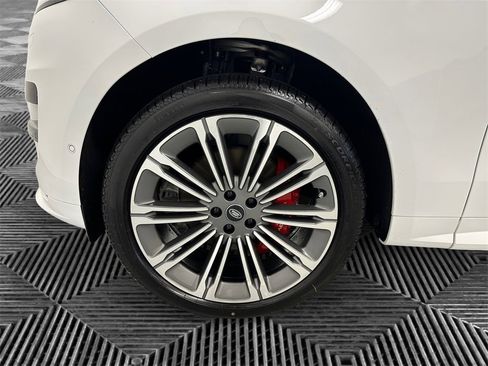 New 2025 Land Rover Range Rover Sport Dynamic SE image 14