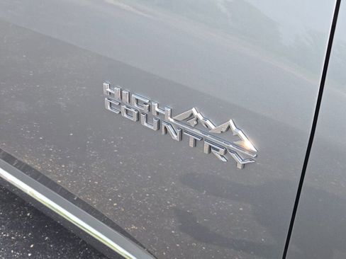 Used 2023 Chevrolet Traverse High Country image 5