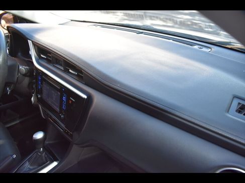 Used 2017 Toyota Corolla LE w/ Carpet Mat Package (TMS) FWD image 36