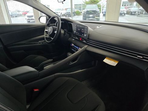 Used 2023 Hyundai Elantra SEL w/ Cargo Package image 41