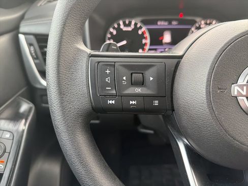 Used 2024 Nissan Rogue S FWD image 27