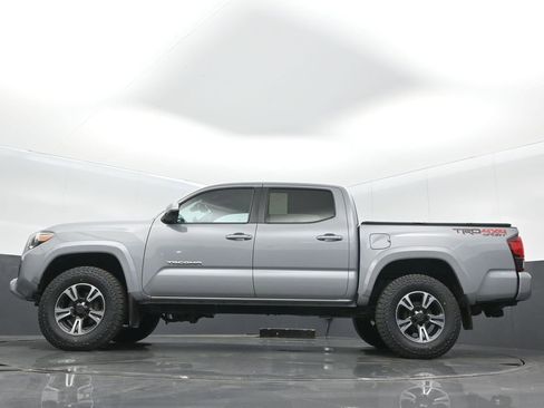 Used 2018 Toyota Tacoma TRD Sport image 14