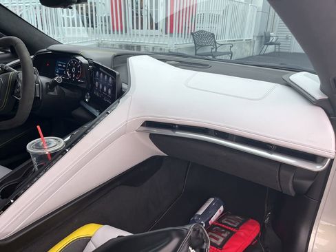 Used 2021 Chevrolet Corvette Stingray Premium Conv w/ Z51 Performance Package image 14