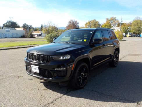 New 2025 Jeep Grand Cherokee Limited w/ Black Appearance Package image 2