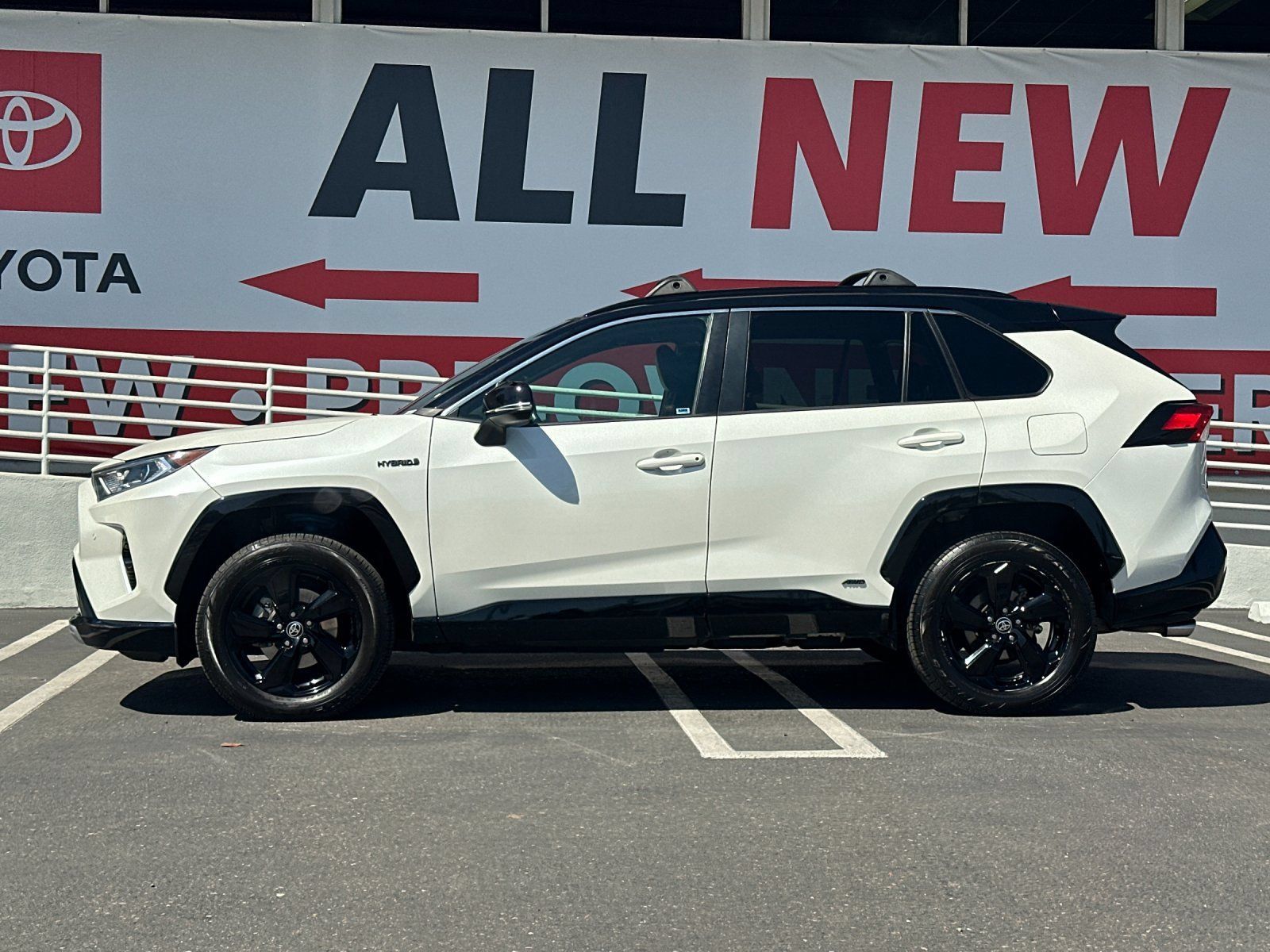 Used 2021 Toyota RAV4 XSE AWD/4WD image 2