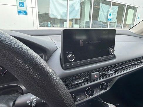 Used 2023 Honda HR-V LX image 8
