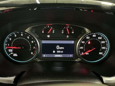 Used 2023 Chevrolet Traverse LT FWD image 18