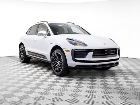 Used 2026 Porsche Macan AWD/4WD image 6