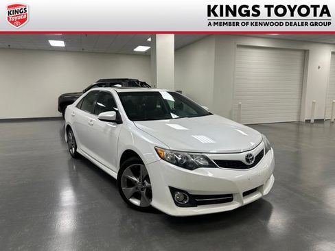 Used 2012 Toyota Camry SE FWD image 1