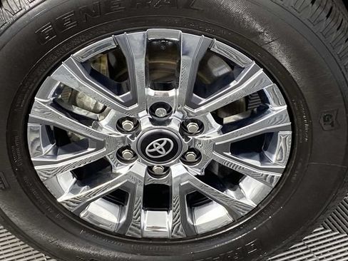 Used 2024 Toyota Tacoma Limited w/ Limited Package (LT) AWD/4WD image 32