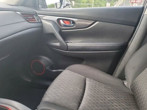 Used 2019 Nissan Rogue SV AWD/4WD image 18
