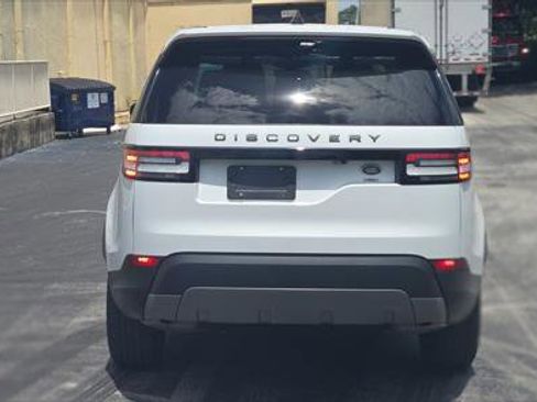 Used 2019 Land Rover Discovery SE image 6