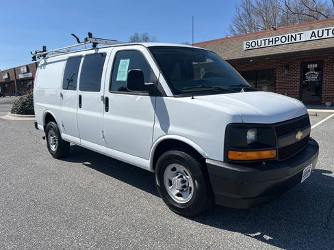Used 2017 Chevrolet Express 2500 RWD image 3