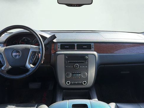 Used 2008 GMC Yukon XL SLT w/ SLT Preferred Equipment Group AWD/4WD image 10