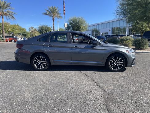 Certified 2025 Volkswagen Jetta Sport image 5