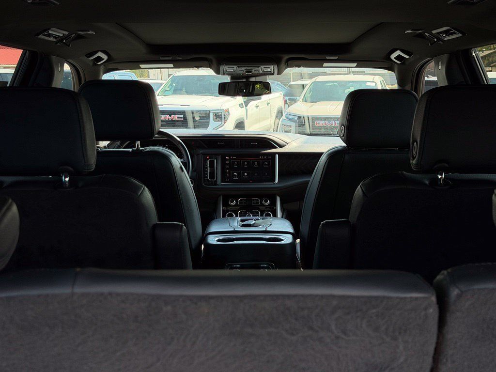 Used 2023 GMC Yukon Denali AWD/4WD image 9