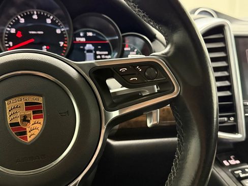 Used 2018 Porsche Cayenne Platinum Edition image 24