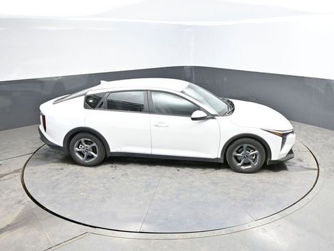 Used 2025 Kia K4 LXS image 45