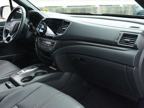 Used 2023 Honda Pilot TrailSport image 21