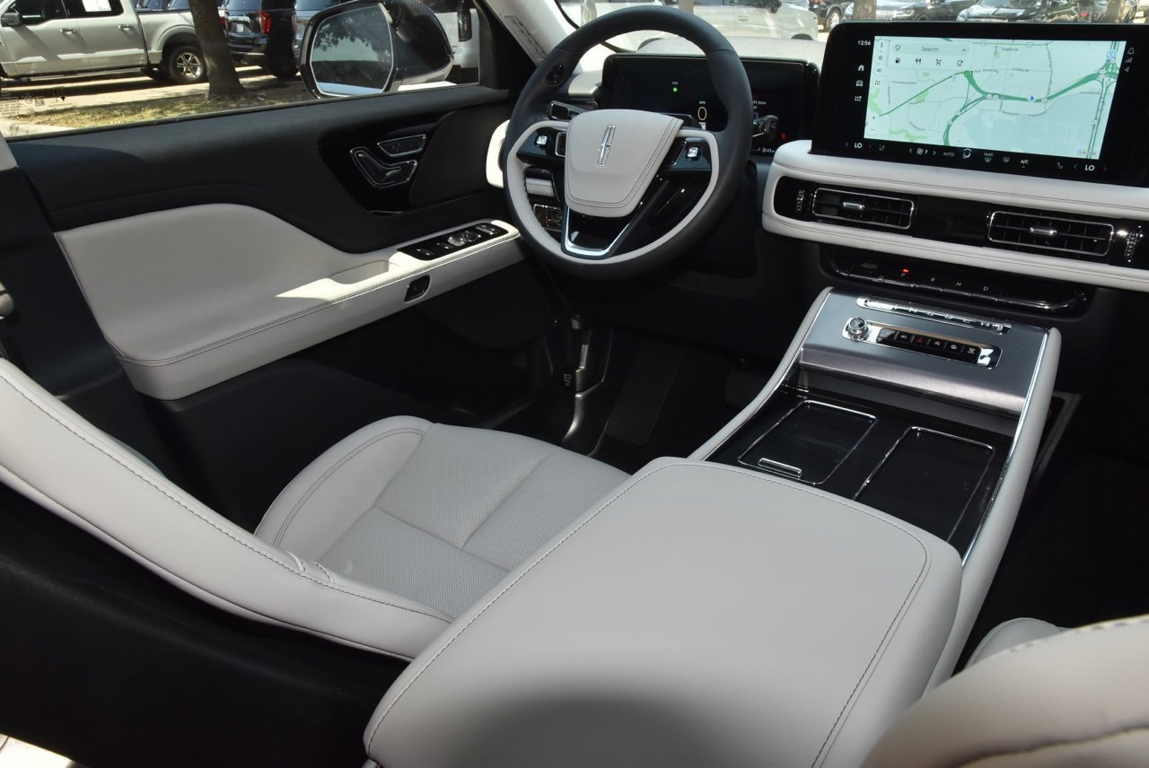 New 2026 Lincoln Aviator 2WD image 16
