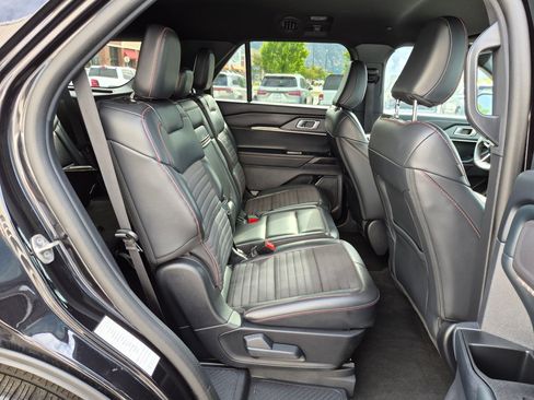 Used 2025 Ford Explorer ST-Line w/ ST-Line Street Pack AWD/4WD image 34