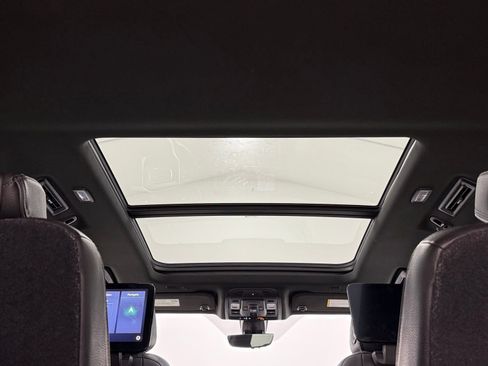 Used 2021 GMC Yukon Denali w/ Denali Premium Package image 9