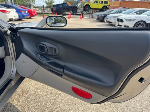 Used 2000 Chevrolet Corvette Convertible w/ Memory Pkg image 19