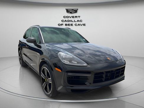 Used 2023 Porsche Cayenne Turbo S image 3