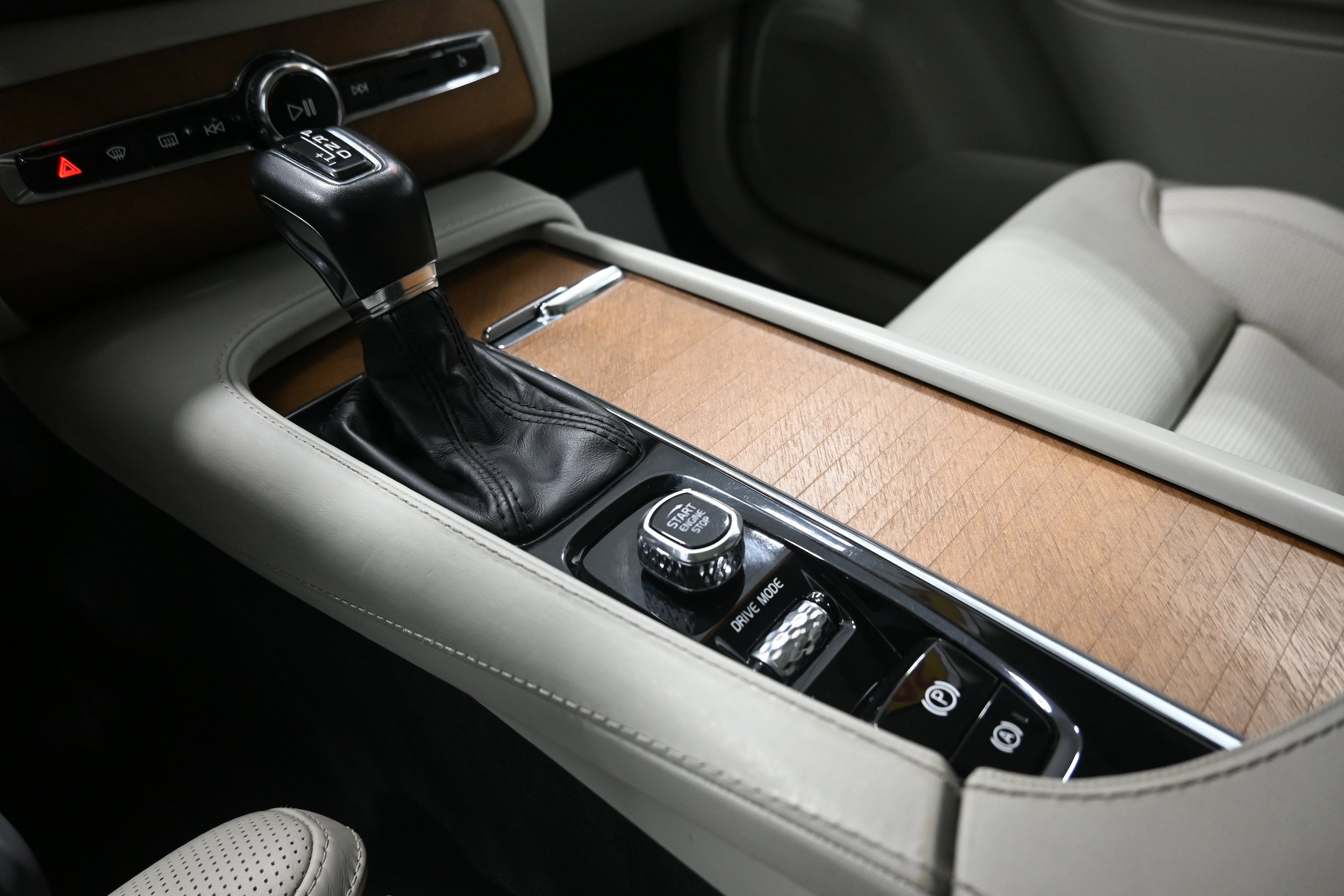 Used 2018 Volvo XC90 T6 Inscription w/ Convenience Package AWD/4WD image 13