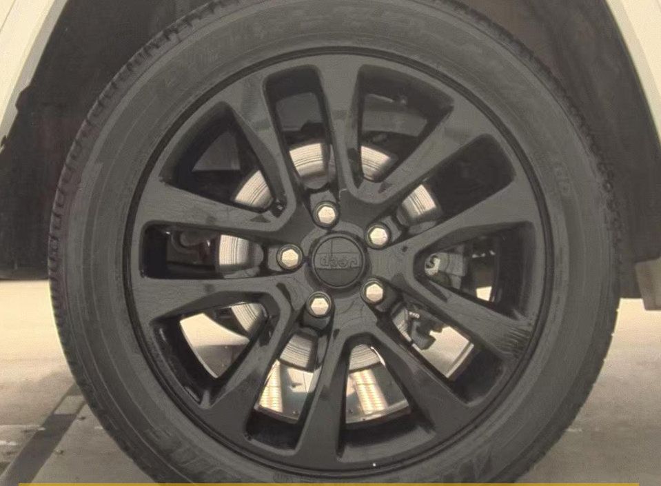 Used 2020 Jeep Grand Cherokee Altitude AWD/4WD image 19