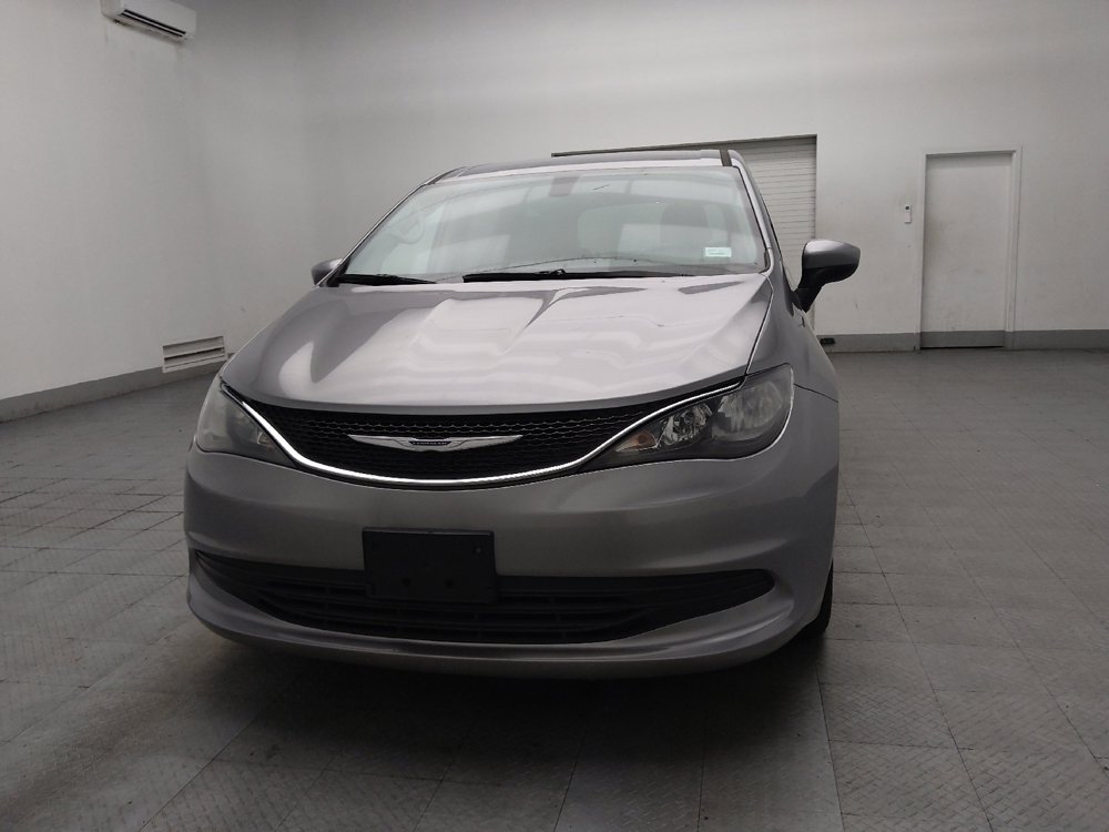 Used 2020 Chrysler Voyager LX FWD image 15