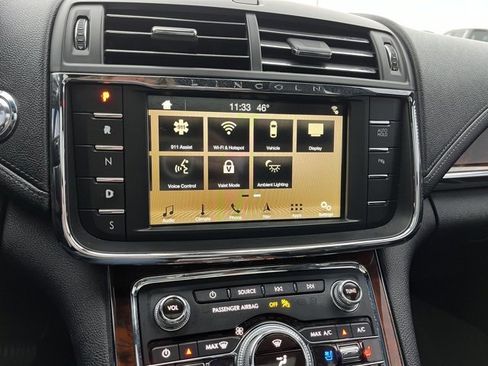 Used 2018 Lincoln Continental Reserve w/ Continental Climate Package image 41