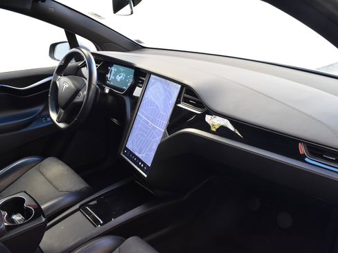 Used 2018 Tesla Model X 75D image 27