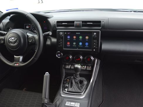 Used 2023 Toyota GR86 RWD image 12
