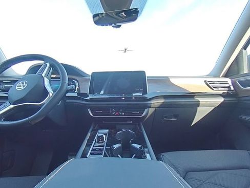 Used 2024 Volkswagen Atlas SE w/ Black Wheel Package image 25