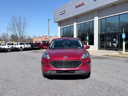 Used 2020 Ford Escape SE image 3