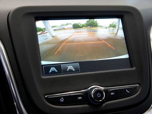 Used 2018 Chevrolet Equinox LT FWD image 20