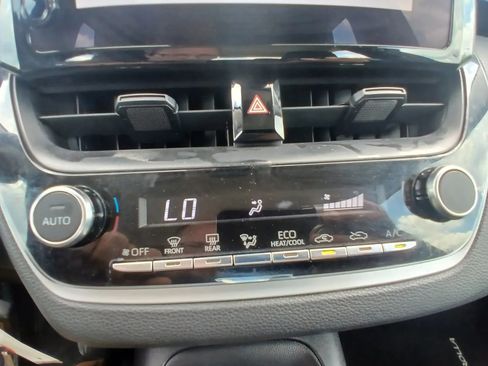 Used 2023 Toyota Corolla LE FWD image 16