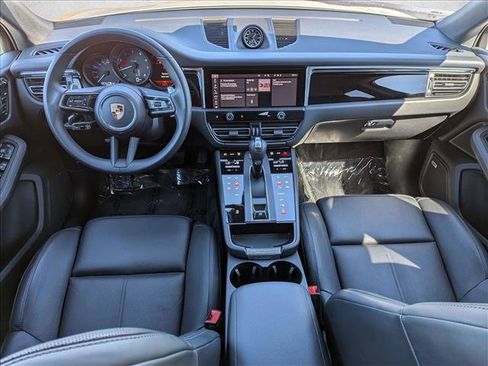 Used 2025 Porsche Macan image 21