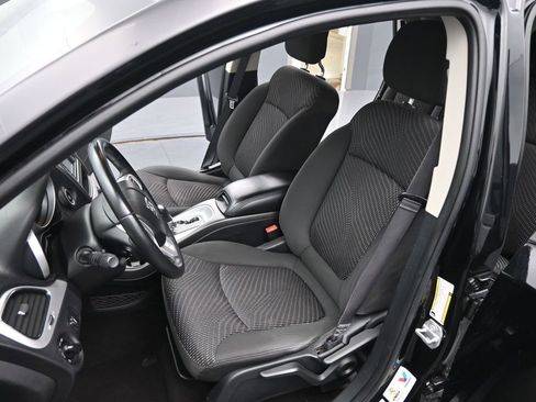 Used 2017 Dodge Journey SE w/ Flexible Seating Group image 11