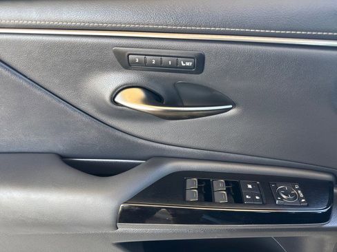 Used 2023 Lexus ES 250 w/ Premium Package image 9
