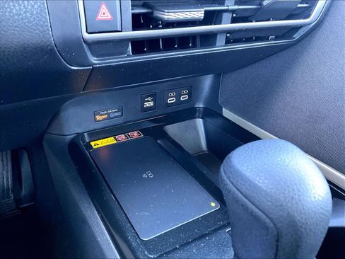 Used 2025 Toyota Camry SE FWD image 27