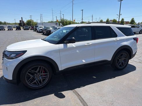 Used 2025 Ford Explorer ST AWD/4WD image 7