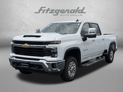 Used 2018 Chevrolet Silverado 2500 LT w/ LT Fleet Convenience Package AWD/4WD image 2