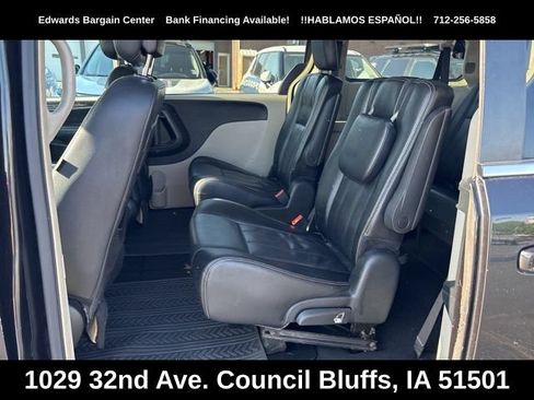 Used 2015 Chrysler Town & Country Touring FWD image 10