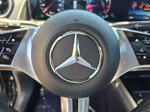 Used 2026 Mercedes-Benz GLB 250 4MATIC image 24