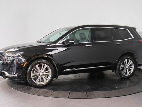 Used 2024 Cadillac XT6 Premium Luxury w/ Technology Package AWD/4WD image 2
